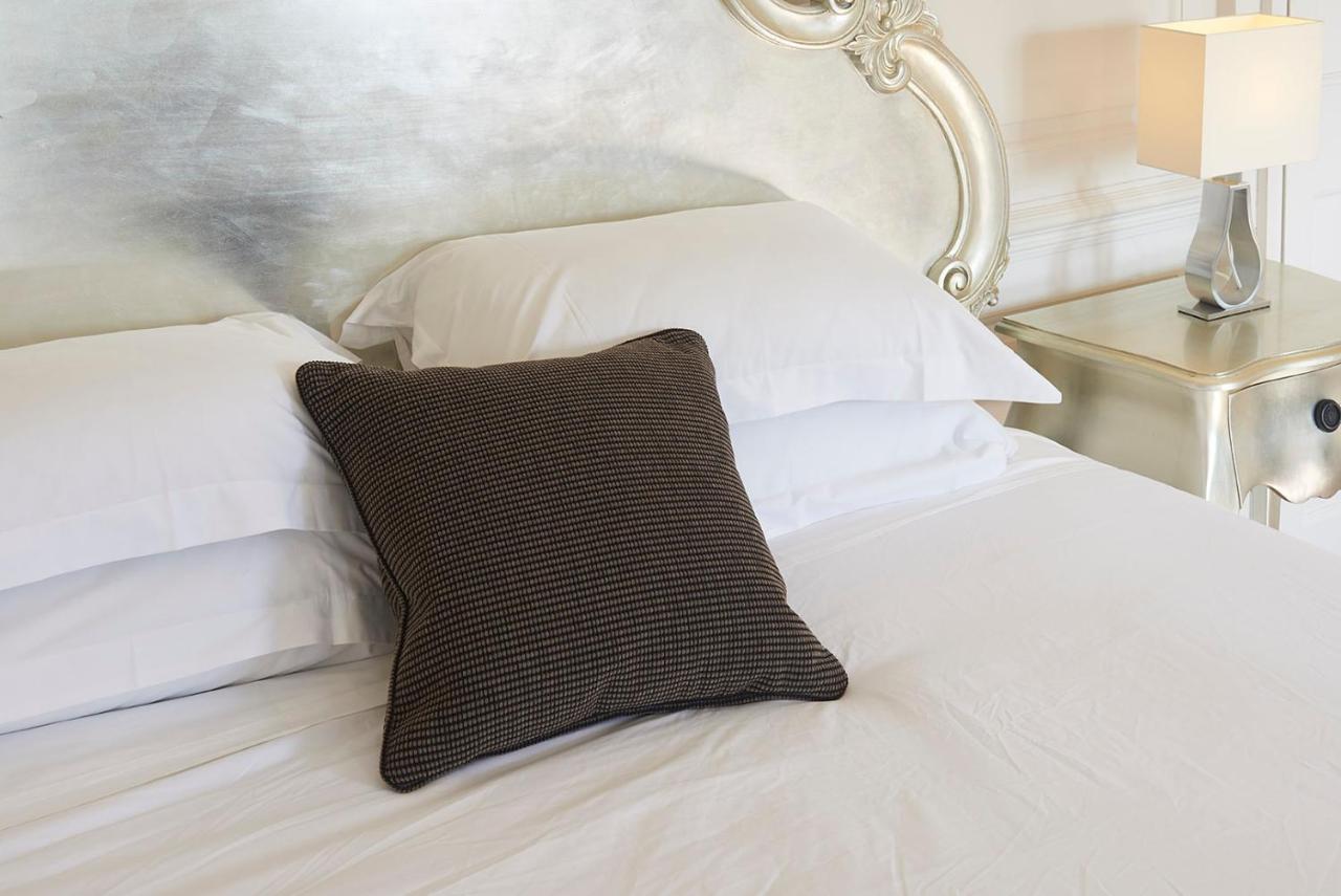 The Bell Inn Hotel Horndon-on-the-Hill Eksteriør bilde