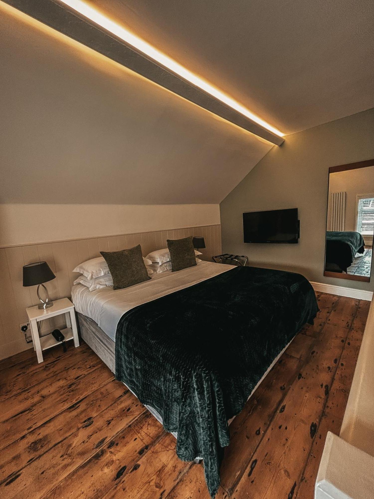 The Bell Inn Hotel Horndon-on-the-Hill Eksteriør bilde