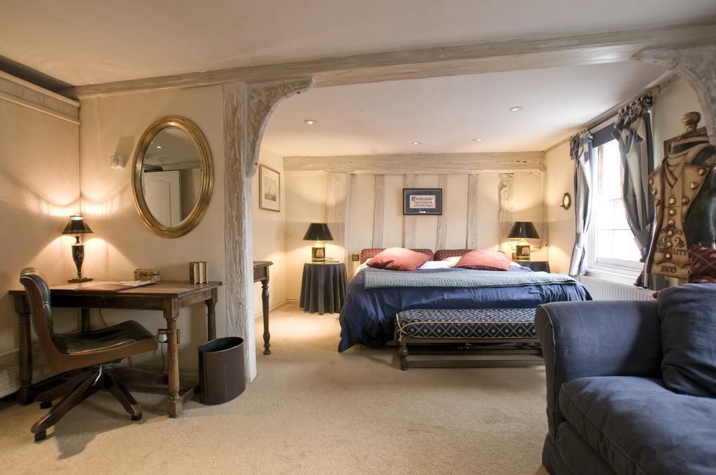The Bell Inn Hotel Horndon-on-the-Hill Rom bilde