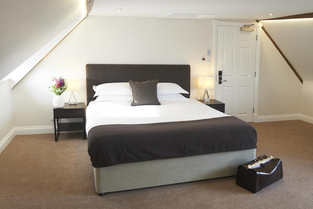 The Bell Inn Hotel Horndon-on-the-Hill Rom bilde