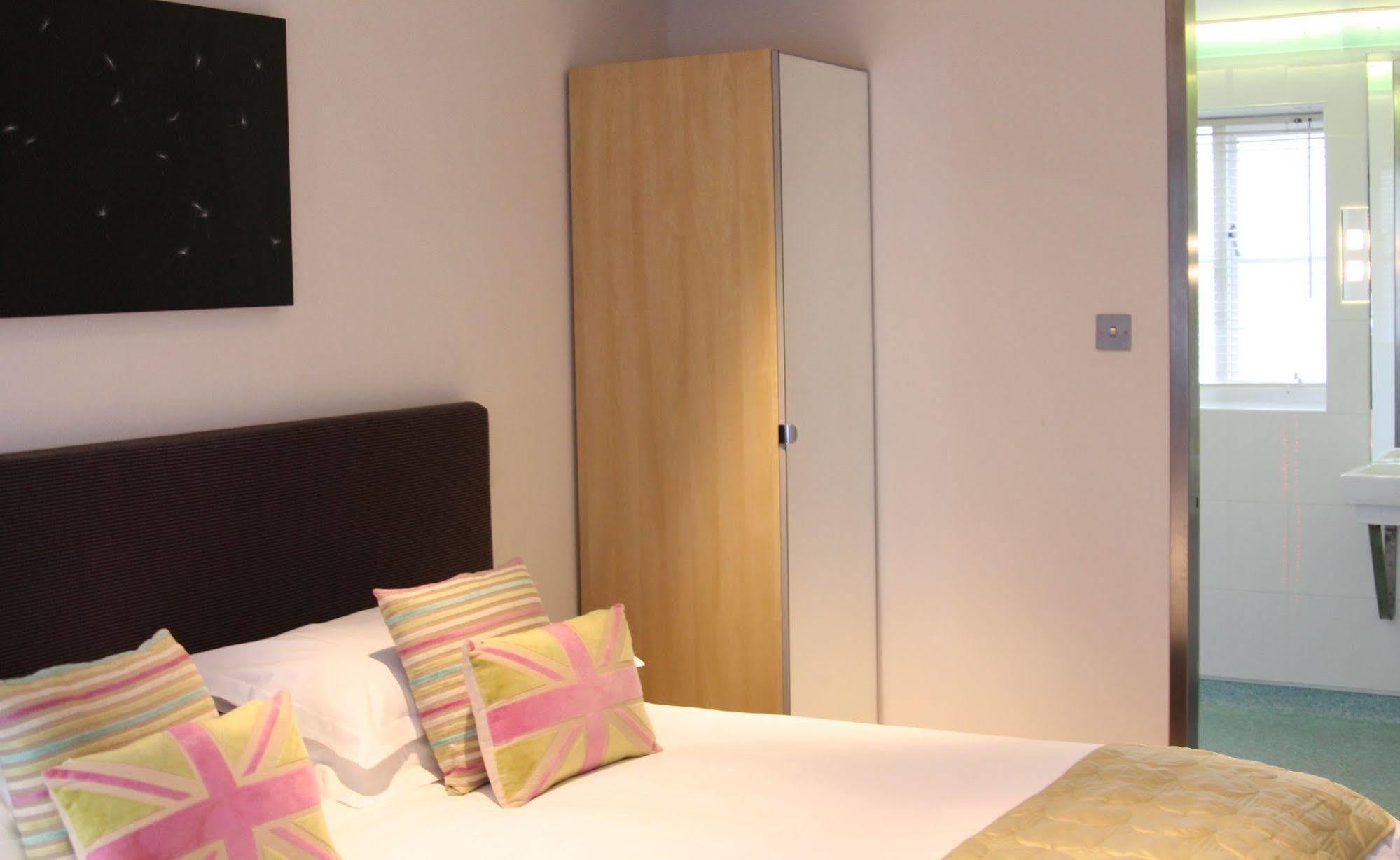 The Bell Inn Hotel Horndon-on-the-Hill Eksteriør bilde